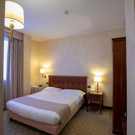 Hotel Scia' On Martin Buscate Zewnętrze zdjęcie
