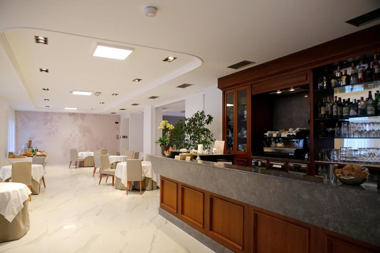 Hotel Scia' On Martin Buscate Zewnętrze zdjęcie