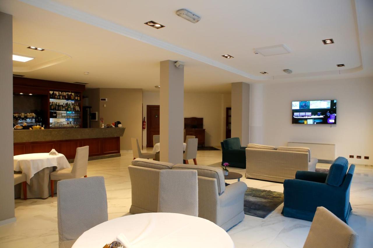 Hotel Scia' On Martin Buscate Zewnętrze zdjęcie