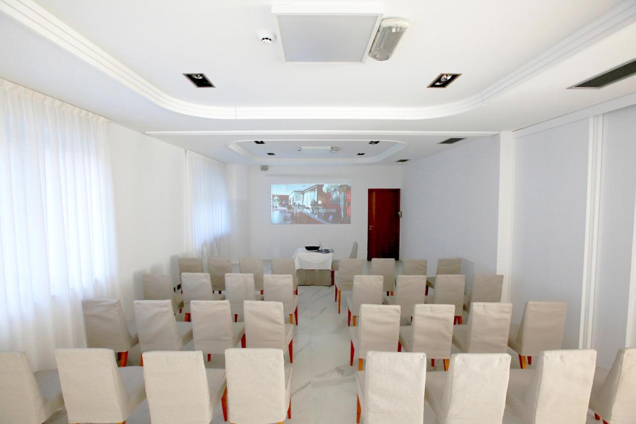Hotel Scia' On Martin Buscate Zewnętrze zdjęcie