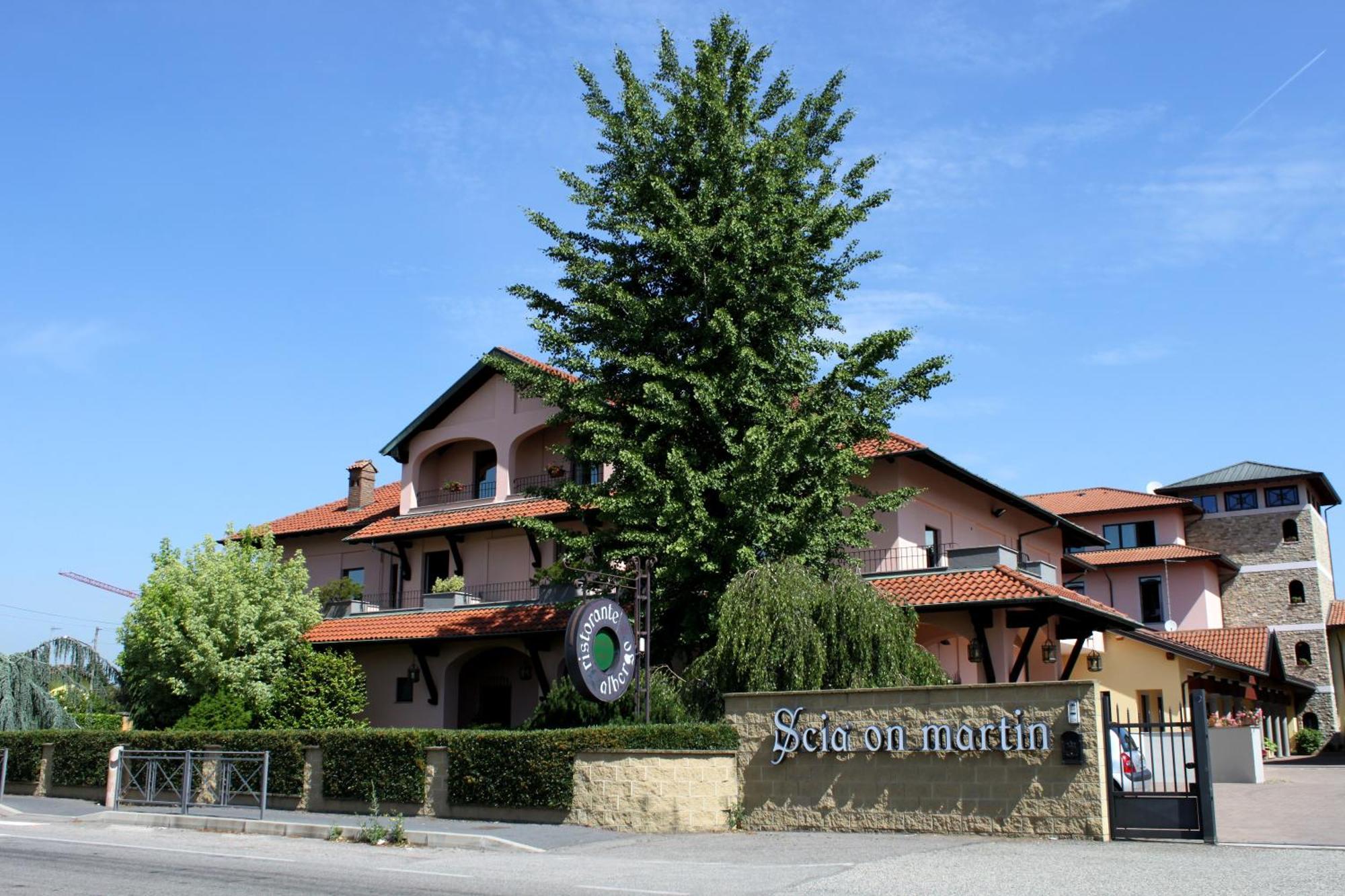 Hotel Scia' On Martin Buscate Zewnętrze zdjęcie