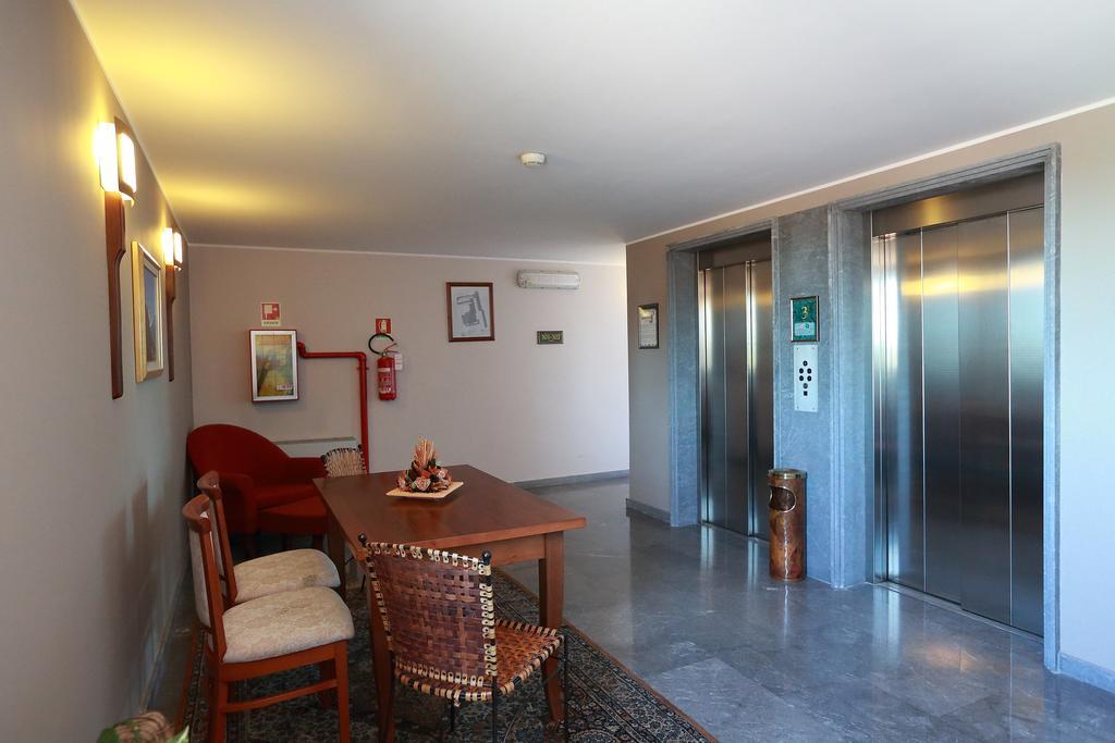 Hotel Scia' On Martin Buscate Zewnętrze zdjęcie