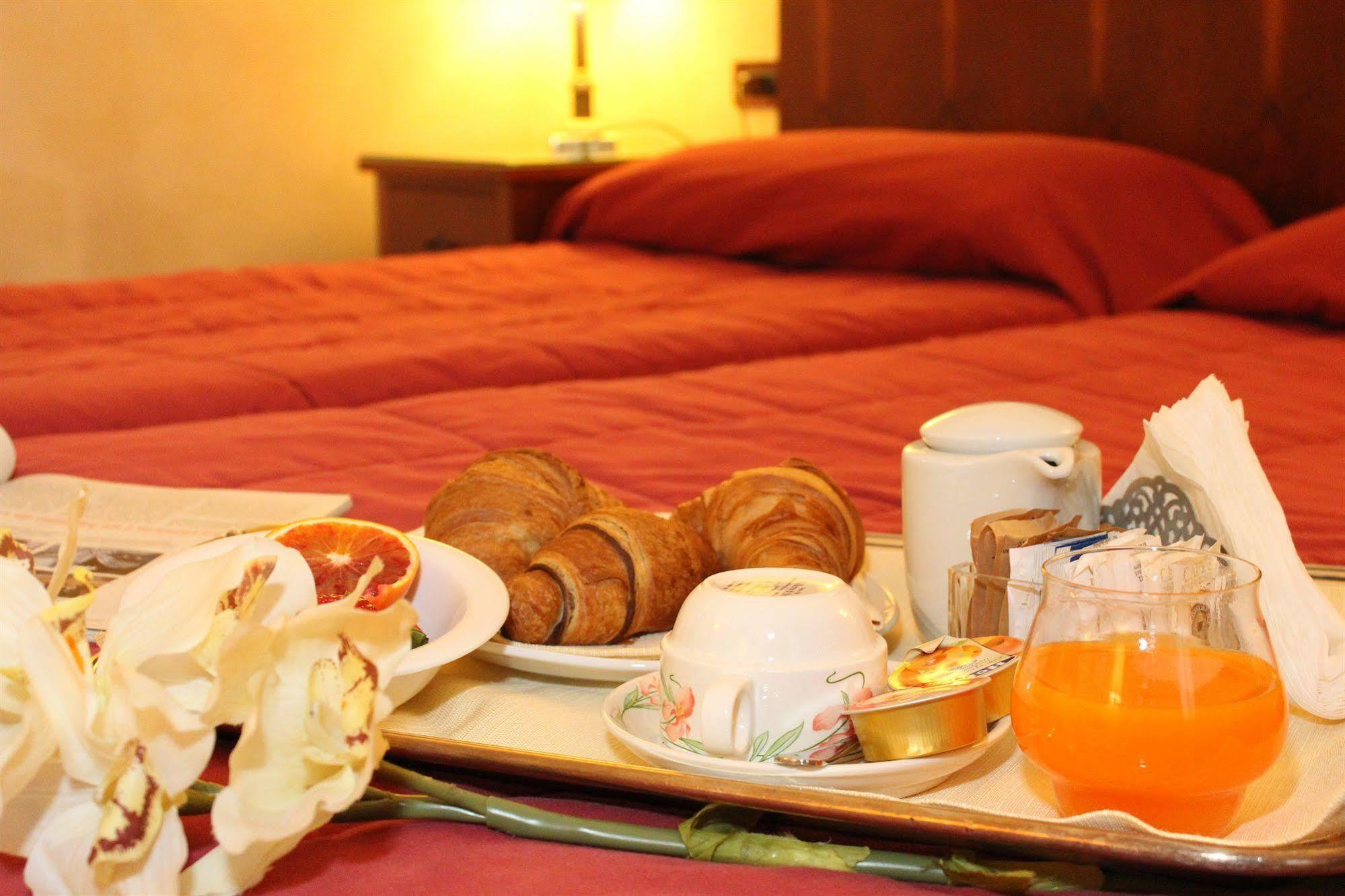 Hotel Scia' On Martin Buscate Zewnętrze zdjęcie