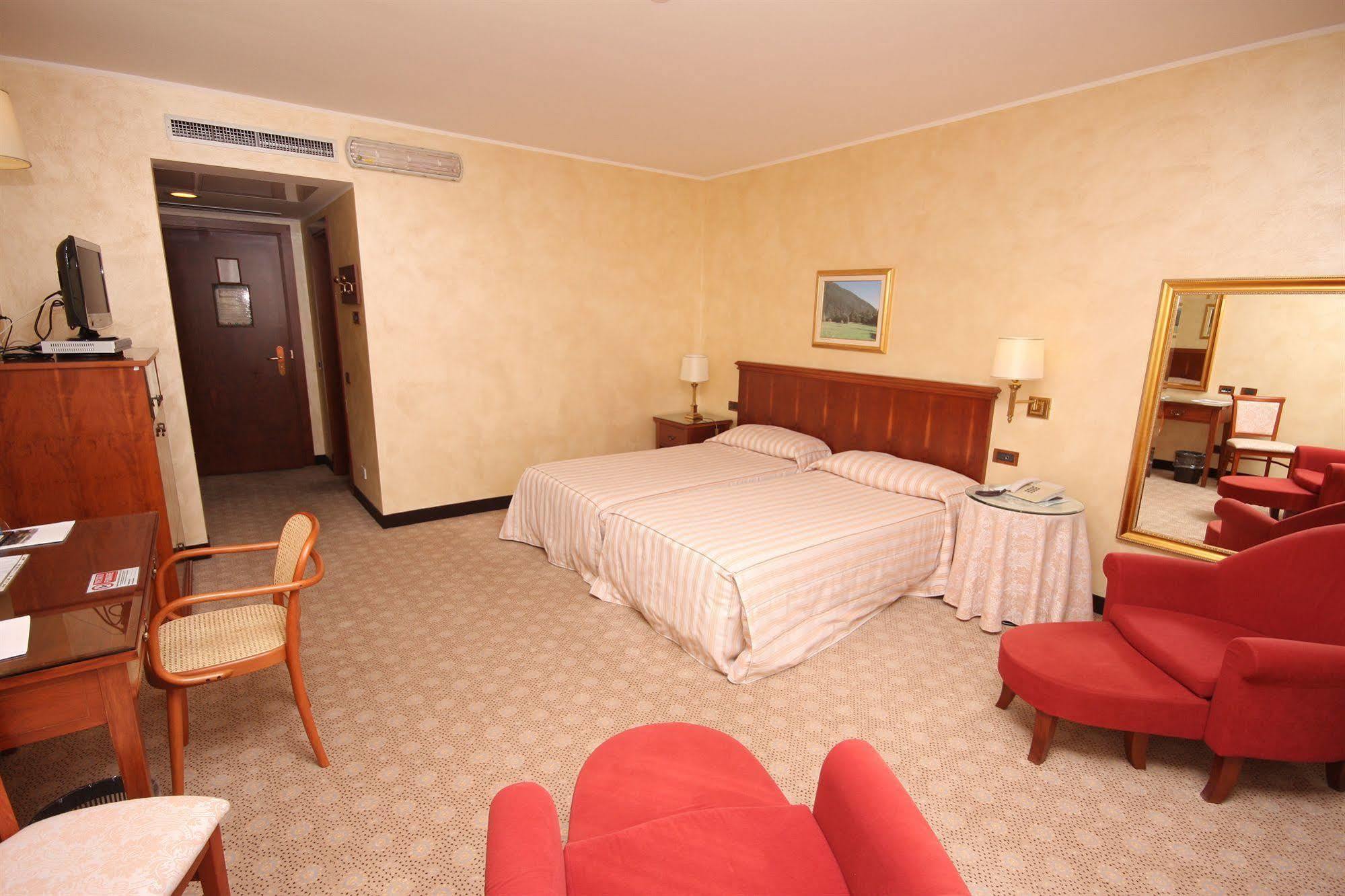 Hotel Scia' On Martin Buscate Zewnętrze zdjęcie