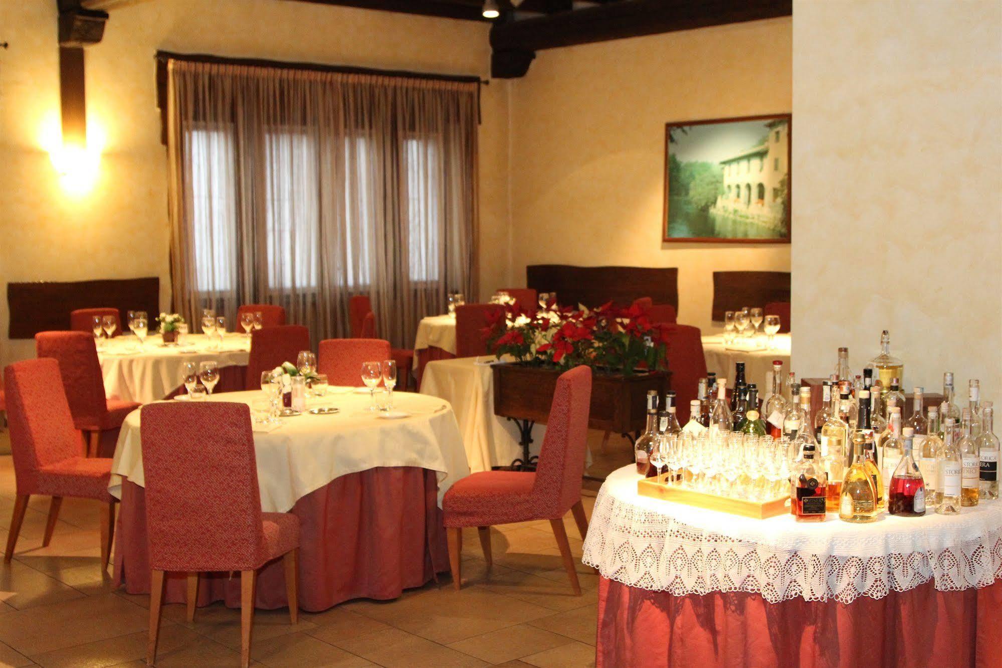 Hotel Scia' On Martin Buscate Zewnętrze zdjęcie