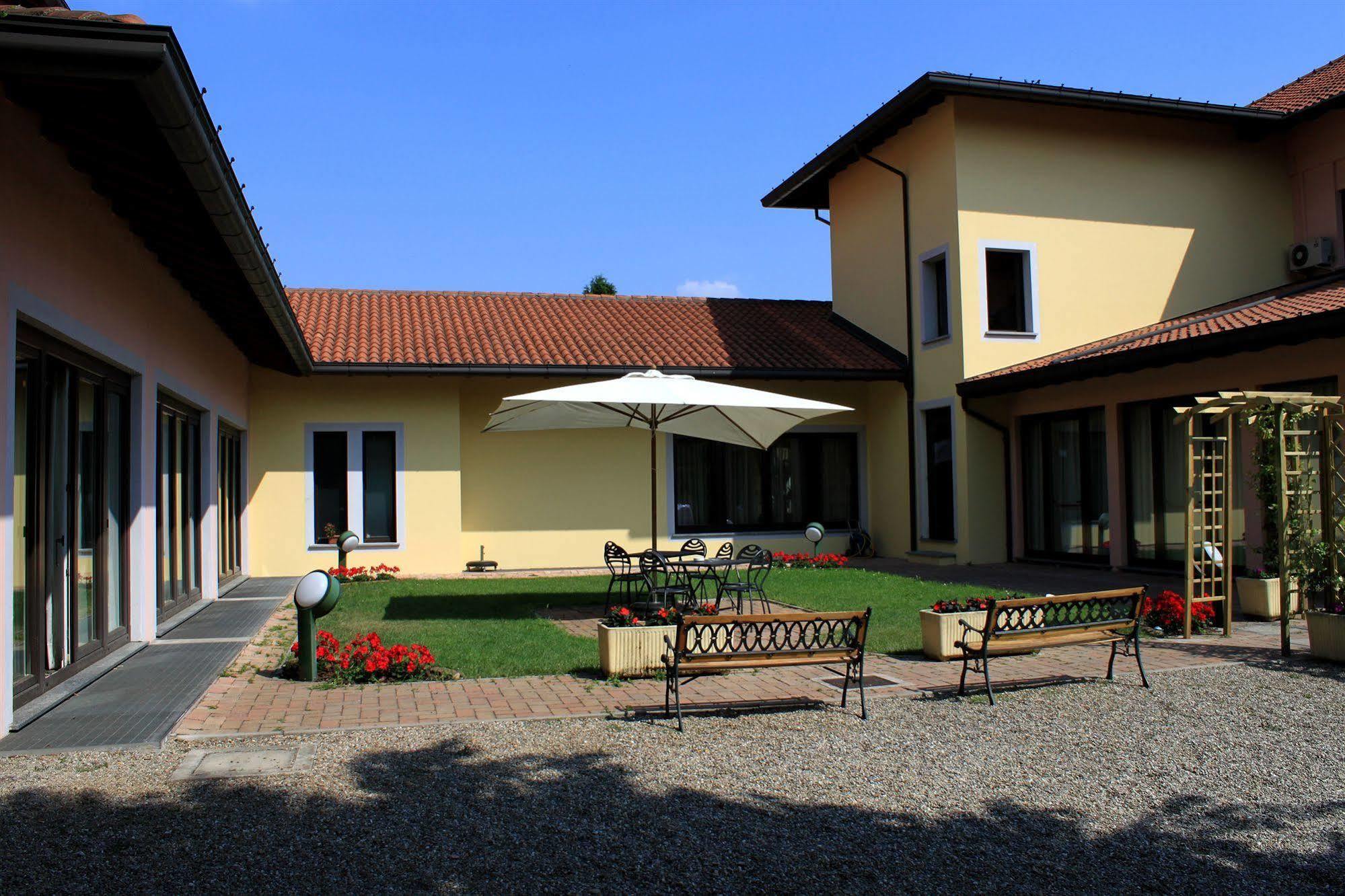 Hotel Scia' On Martin Buscate Zewnętrze zdjęcie