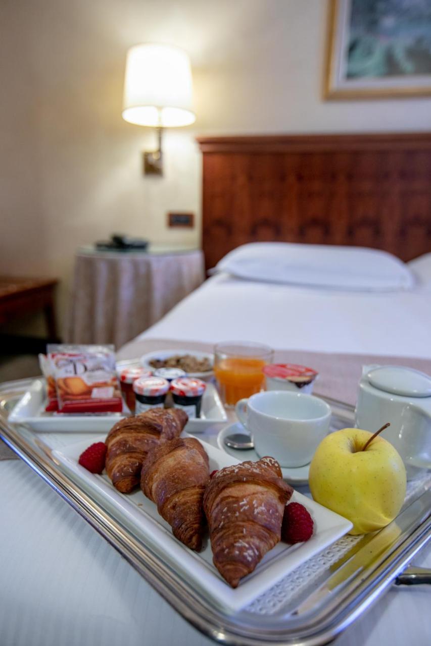 Hotel Scia' On Martin Buscate Zewnętrze zdjęcie