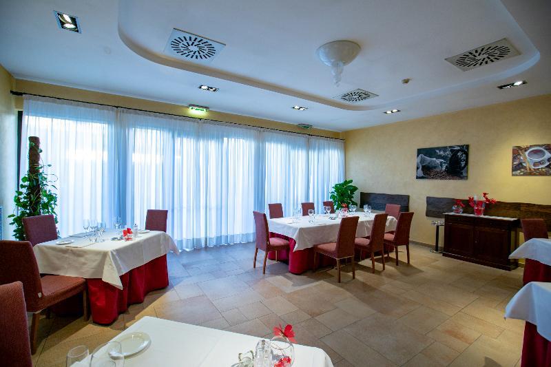 Hotel Scia' On Martin Buscate Zewnętrze zdjęcie