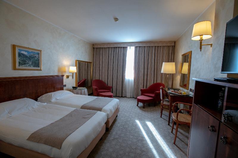 Hotel Scia' On Martin Buscate Zewnętrze zdjęcie