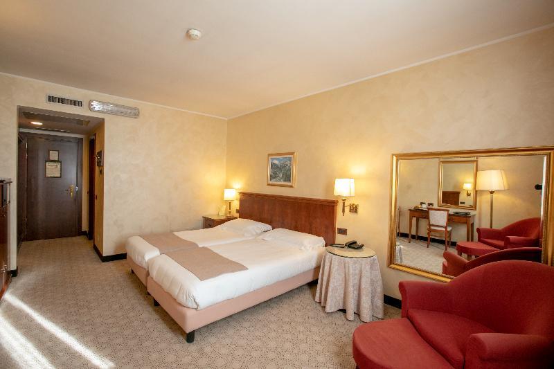 Hotel Scia' On Martin Buscate Zewnętrze zdjęcie