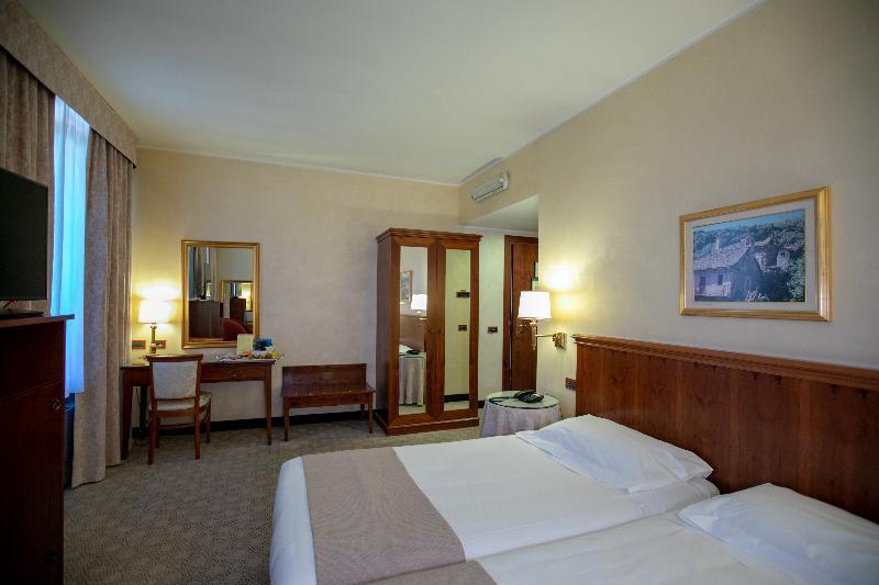 Hotel Scia' On Martin Buscate Zewnętrze zdjęcie
