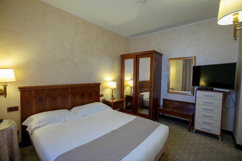 Hotel Scia' On Martin Buscate Zewnętrze zdjęcie